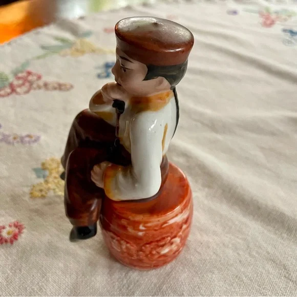 Vintage Asian Man Sitting on Barrel Figurine. Occupied Japan. 5"H x 4"W - Picture 3 of 16